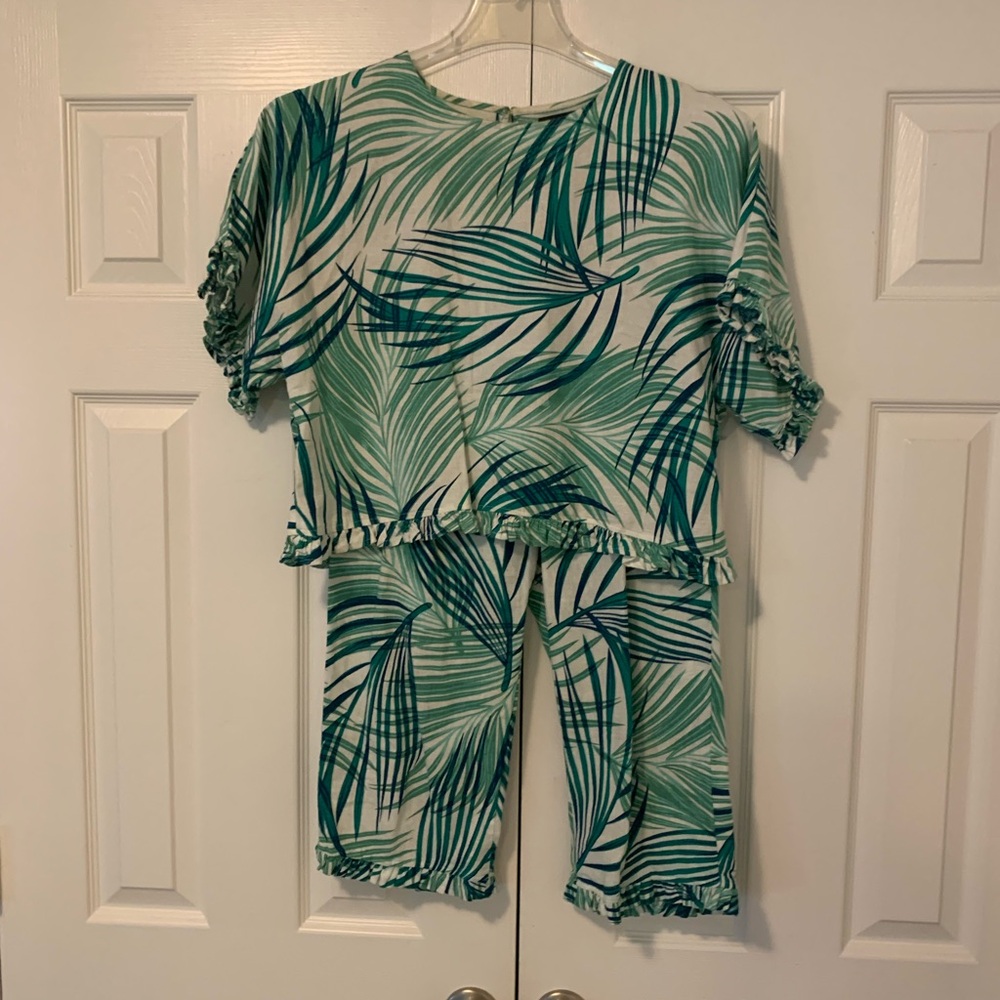Beautiful Tropical Leaf Print Capri Set
